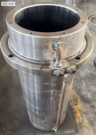 Hydraulic cylinder used in a hydraulic oil press
